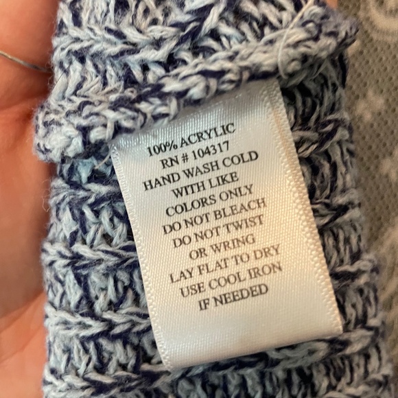 Derek Heart Sweater - Picture 9 of 9